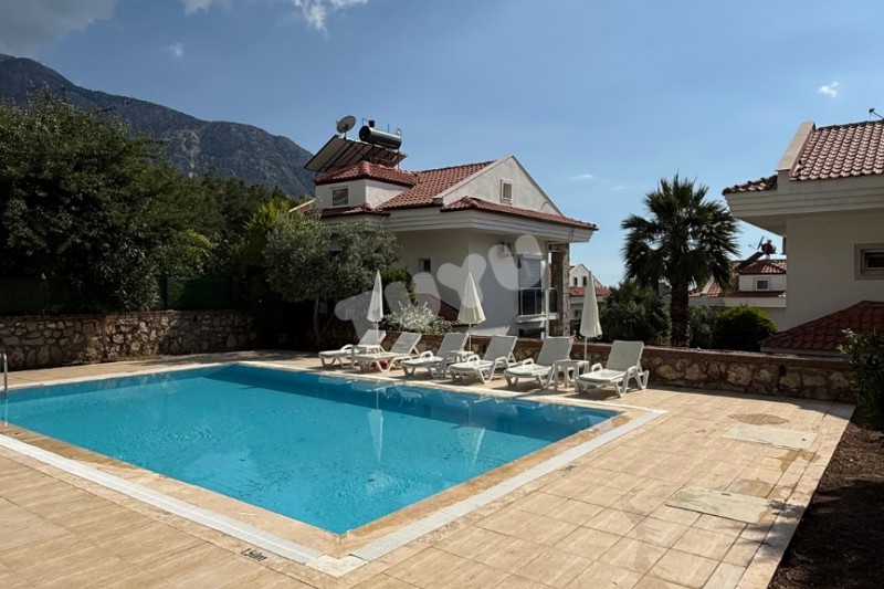 Villa Tuyu 10-74 / Bella