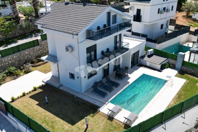 Villa Tuyu 10-77 / Romeo