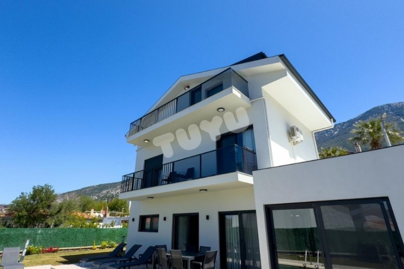 Villa Tuyu 10-77 / Romeo