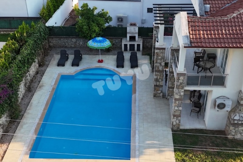 Villa Tuyu 10-78 / Ozan