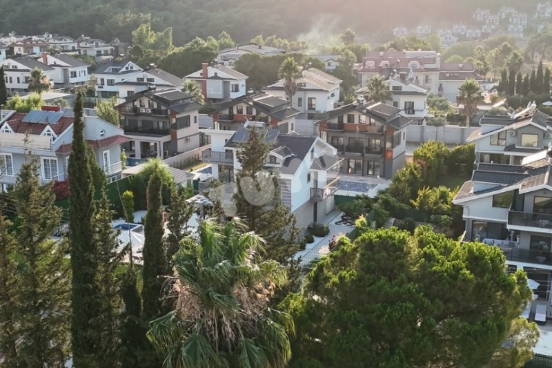 Villa Tuyu 10-78 / Ozan