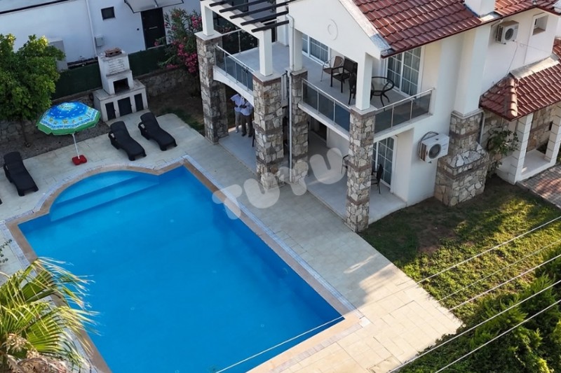 Villa Tuyu 10-78 / Ozan