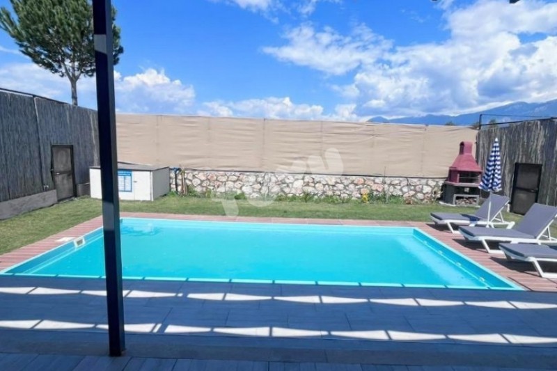 Villa Tuyu 14-10 / Safiri