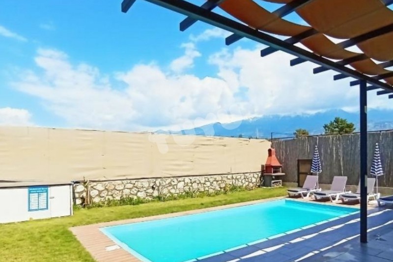 Villa Tuyu 14-10 / Safiri