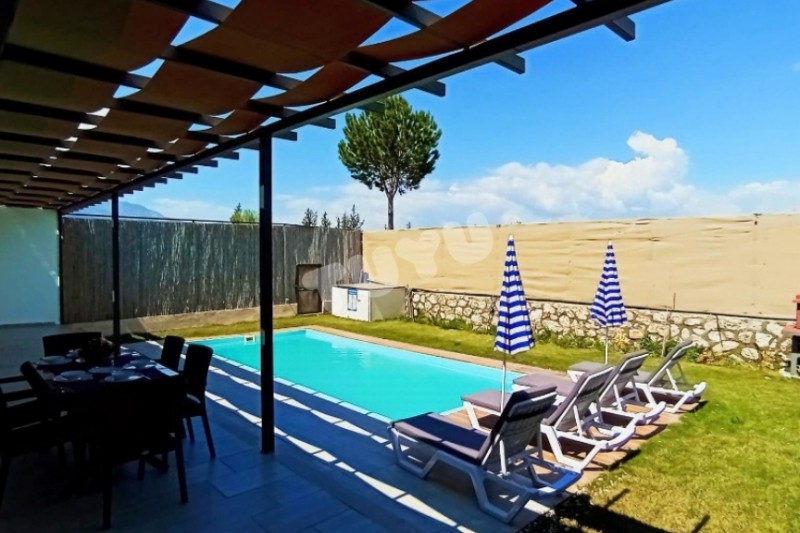 Villa Tuyu 14-10 / Safiri