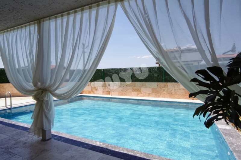 Villa Tuyu 14-13 / Smyrna