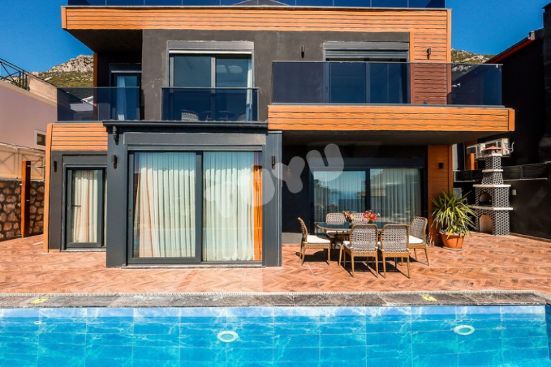 Villa Tuyu 16-24 / Elmas