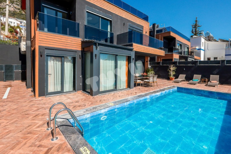 Villa Tuyu 16-24 / Elmas
