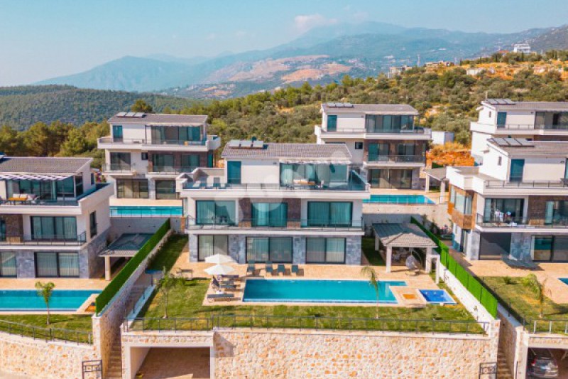 Villa Tuyu 16-30 / Akik