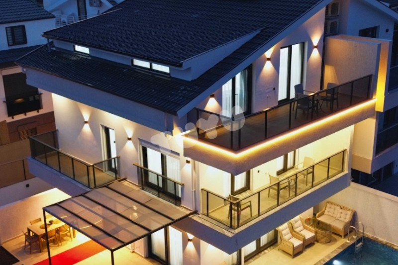 Villa Tuyu 6-13 / Karakaya