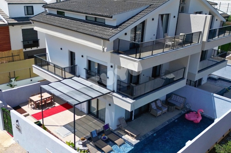 Villa Tuyu 6-13 / Karakaya